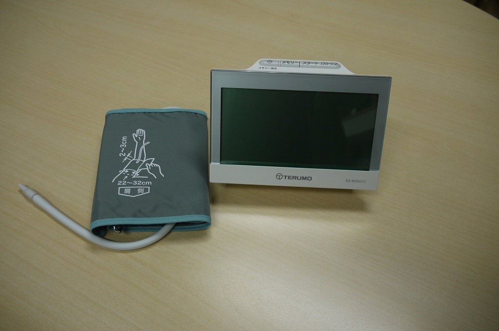【基本的身体診察】血圧計：上腕式電子血圧計