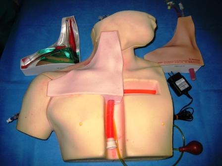 【中心静脈カテーテル挿入】CVC穿刺挿入シミュレータ（頸部・鎖骨下）