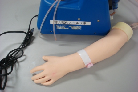 【採血/輸液/注射/小児】手背静脈注射シミュレータ（幼児用腕モデル）